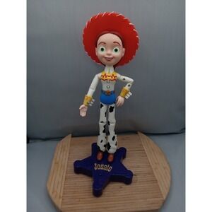 Disney Pixar Toy Story 2 Jessie Poseable Cowgirl Talking Sheriff Base Stand Work